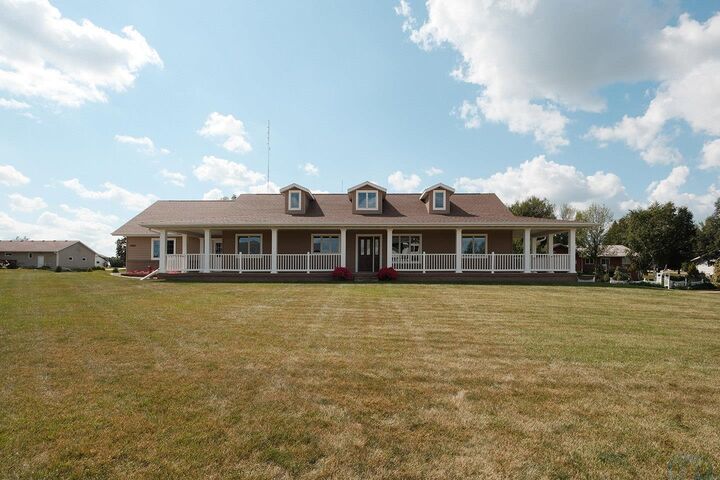 Property Photo:  1905 4th Avenue SE  IA 51250 