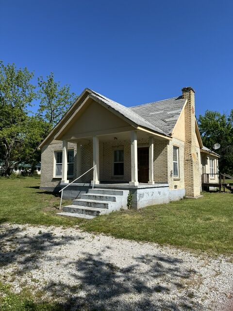 Property Photo:  215 Russell Street  AR 72675 