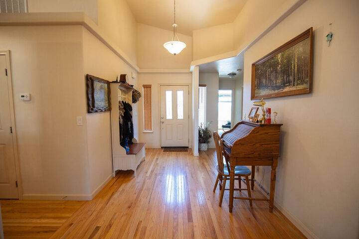 Property Photo:  5521 Benchwood Avenue  OR 97603 