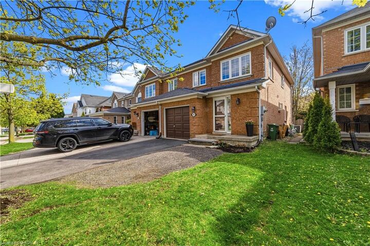 Property Photo:  39 Harnesworth Crescent  ON L0R 2H6 