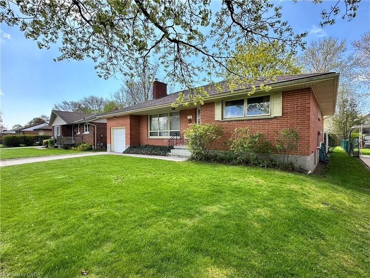 Property Photo:  130 Gardiner Avenue E  ON N1A 1A8 