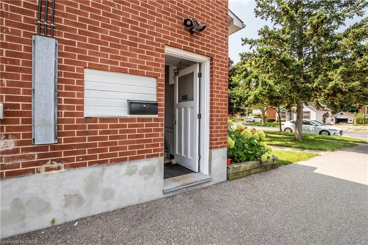 Property Photo:  43 Sixth Avenue  ON N2C 1P9 