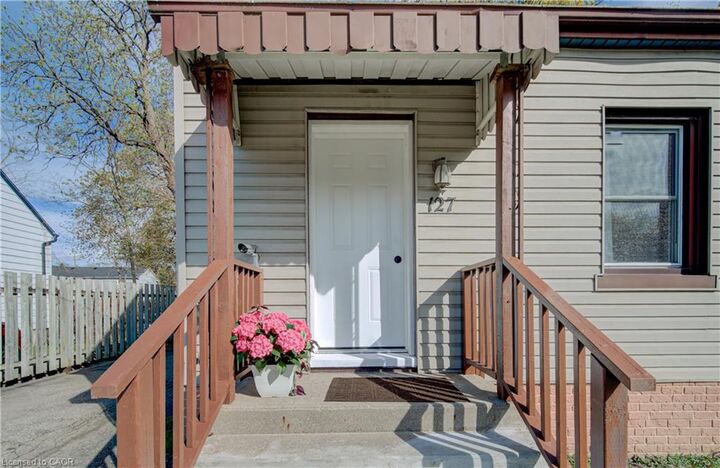 Property Photo:  127 Chopin Drive  ON N3H 1J4 