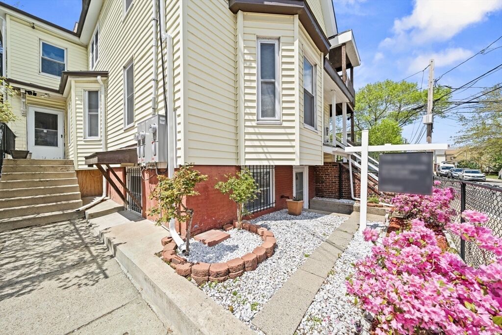 Property Photo:  29 Hanson St 1  MA 02143 