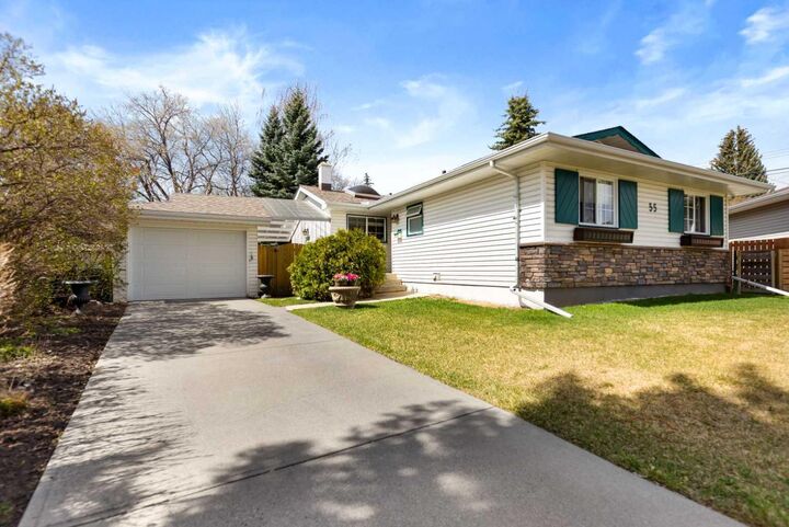 Property Photo:  55 Kelvin Place SW  AB T2V 2L2 