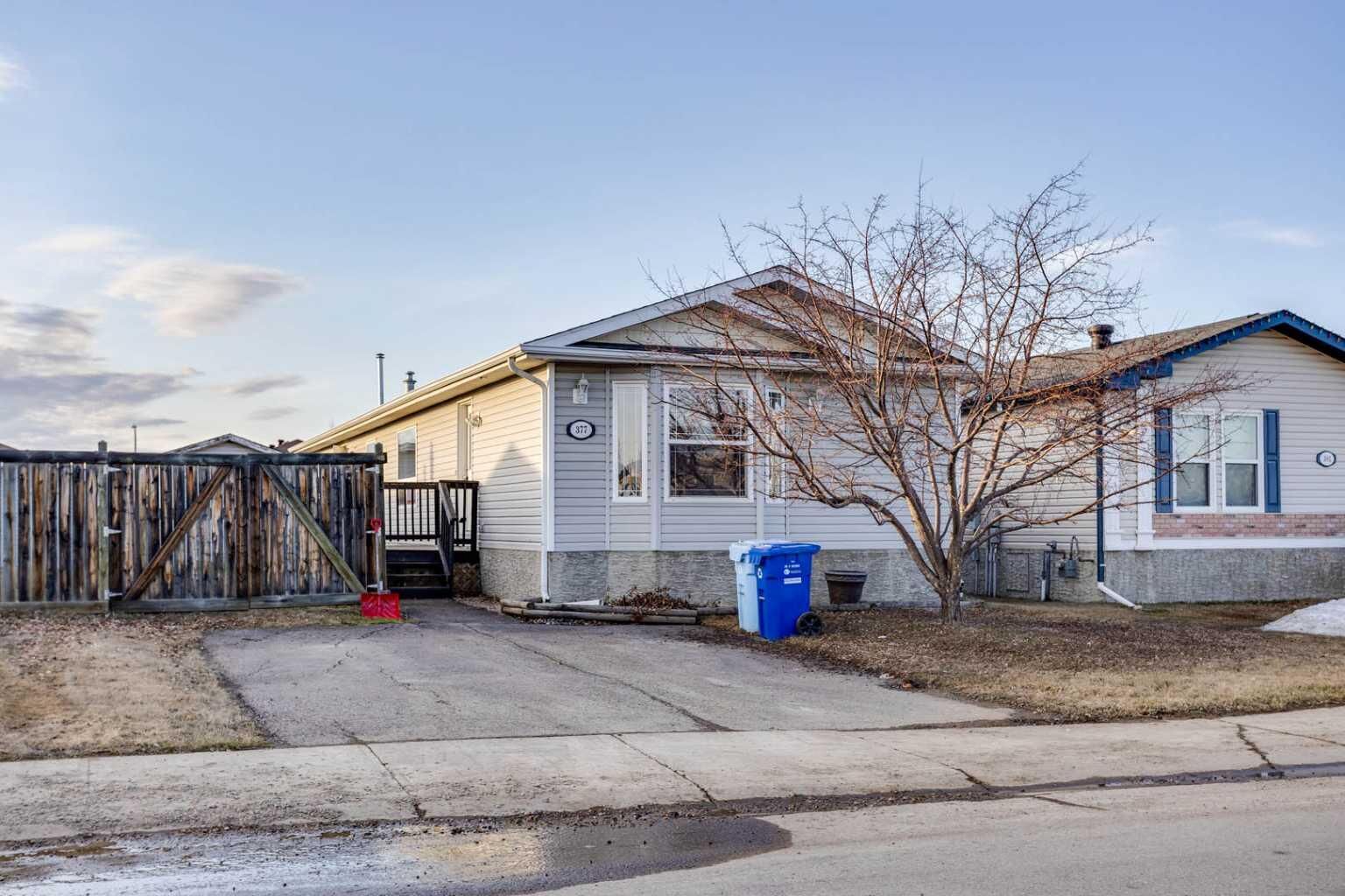 Property Photo:  377 Ash Way  AB T9K 0H7 