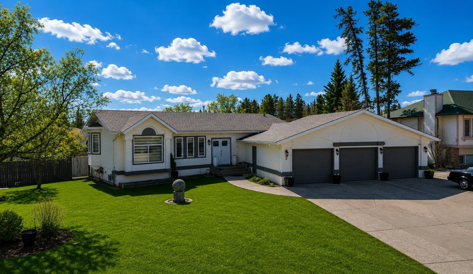 Property Photo:  5 Blueberry Crescent  AB T7S 1R2 