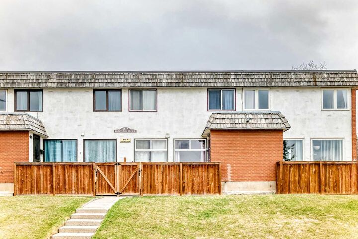 Property Photo:  6147 Buckthorn Road NW 2  AB T2K 2Z2 