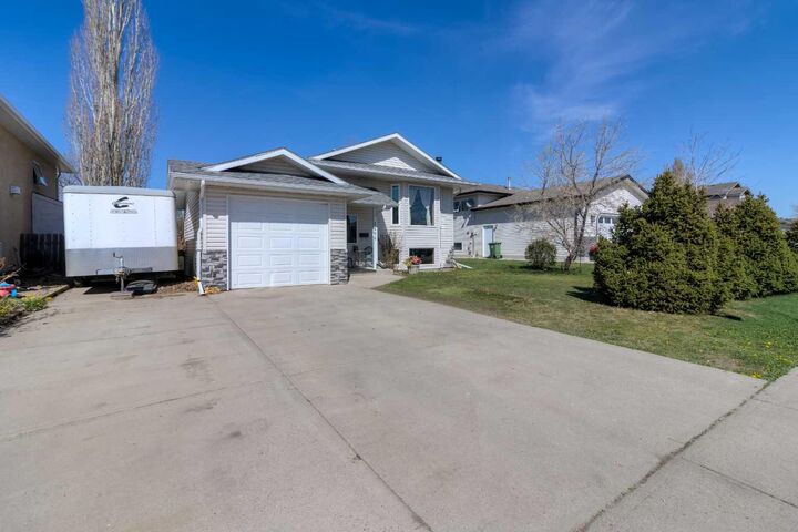 Property Photo:  2404 9 Street  AB T1M 1N5 