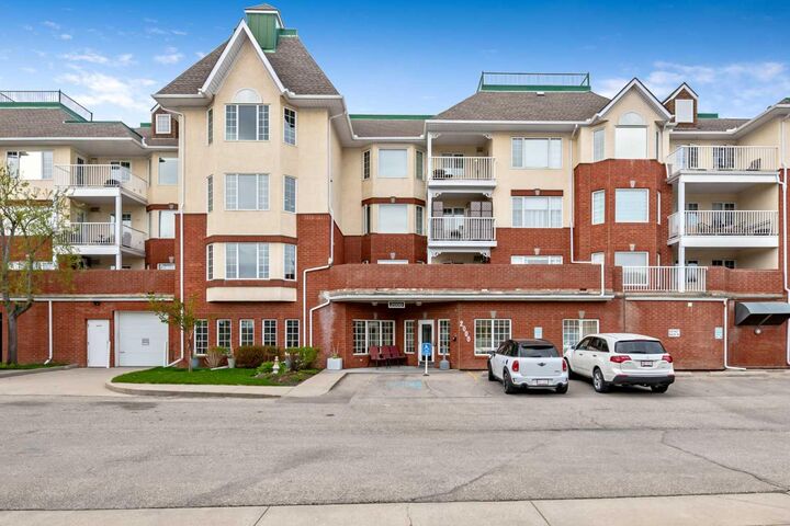 Property Photo:  2206 Sienna Park Green SW 2206  AB T3H 3N7 