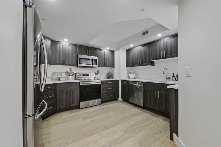 Property Photo:  200 La Caille Place SW 902  AB T2P 5E2 