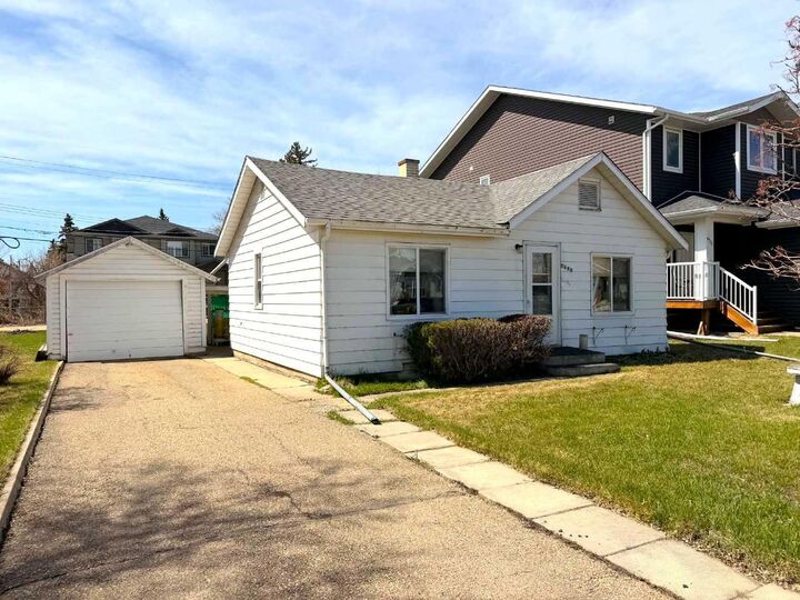 Property Photo:  4717 49A Avenue  AB T4L 1N4 