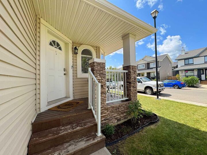 Property Photo:  101 Channelside Cove SW  AB T4B 3J1 