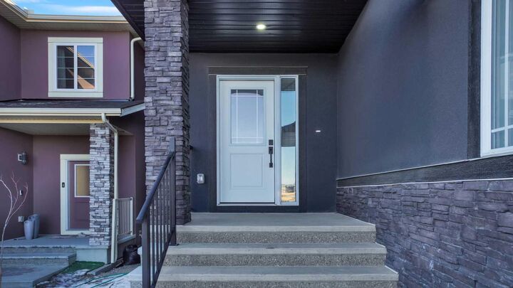 Property Photo:  66 Baysprings Gardens SW  AB T4B 5C6 