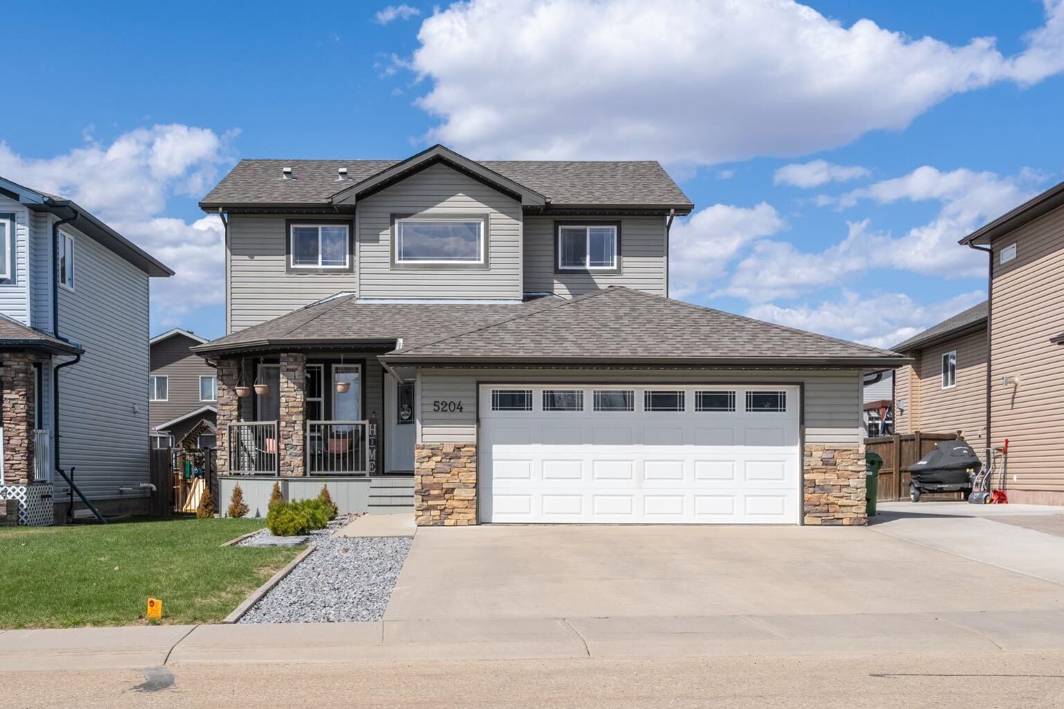 Property Photo:  5204 33 Avenue  AB T4V 4E2 