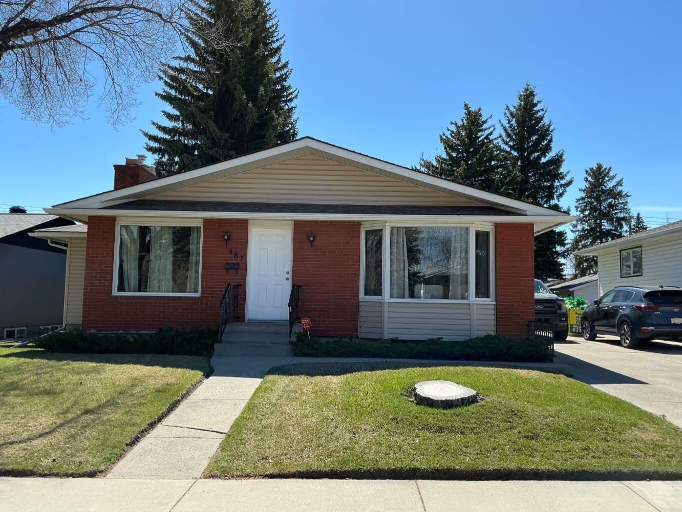 Property Photo:  487 Arlington Drive SE  AB T2H 1S4 