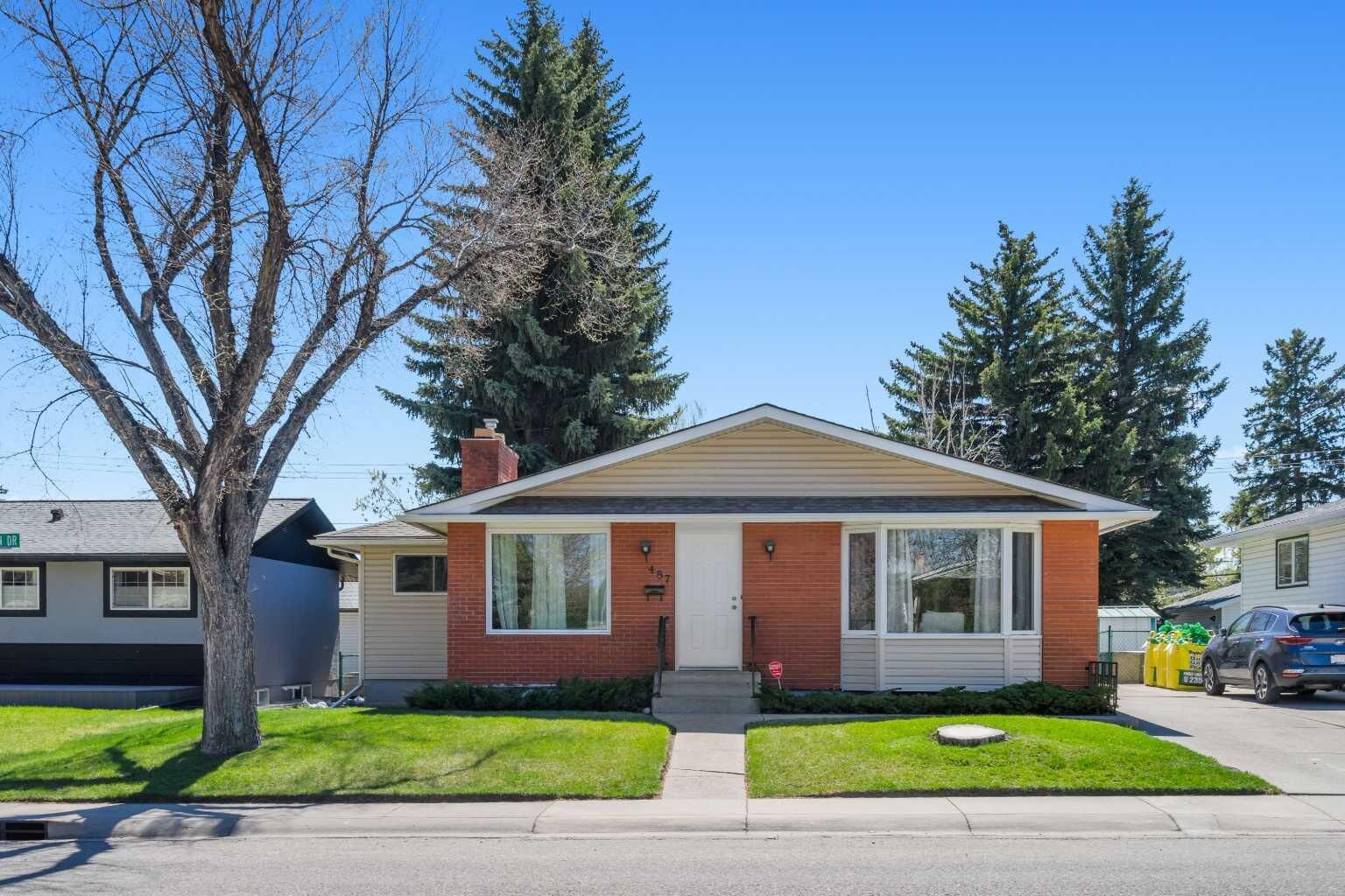 Property Photo:  487 Arlington Drive SE  AB T2H 1S4 