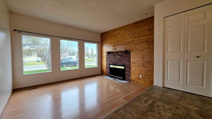 Property Photo:  18 Cochrane Road  AB T7S 1C2 