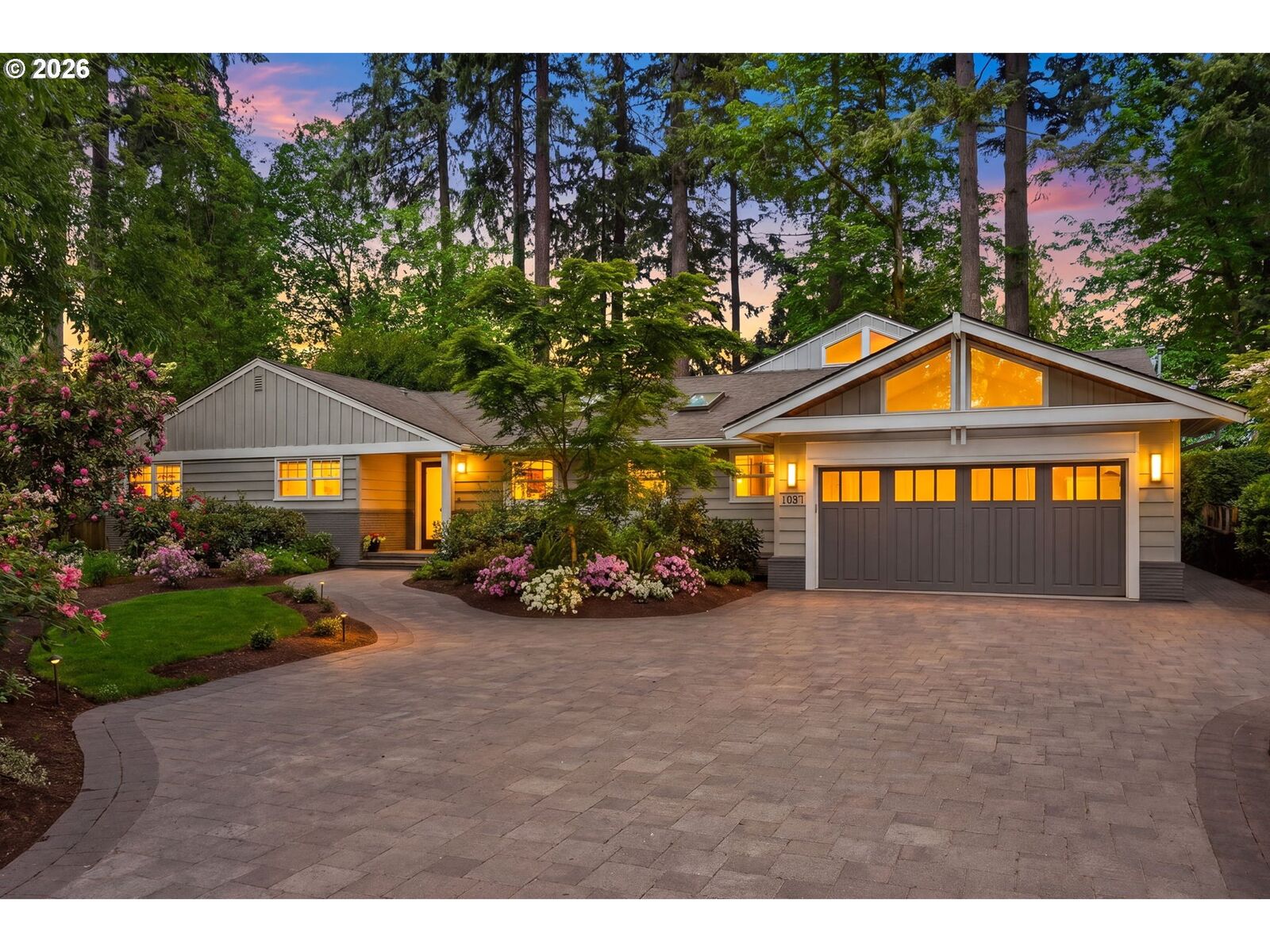 Property Photo:  1051 Sunningdale Rd  OR 97034 