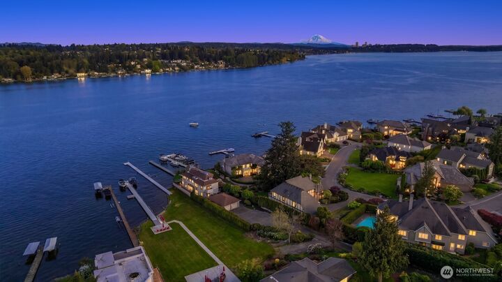 Property Photo:  8503 NE Juanita Drive  WA 98034 