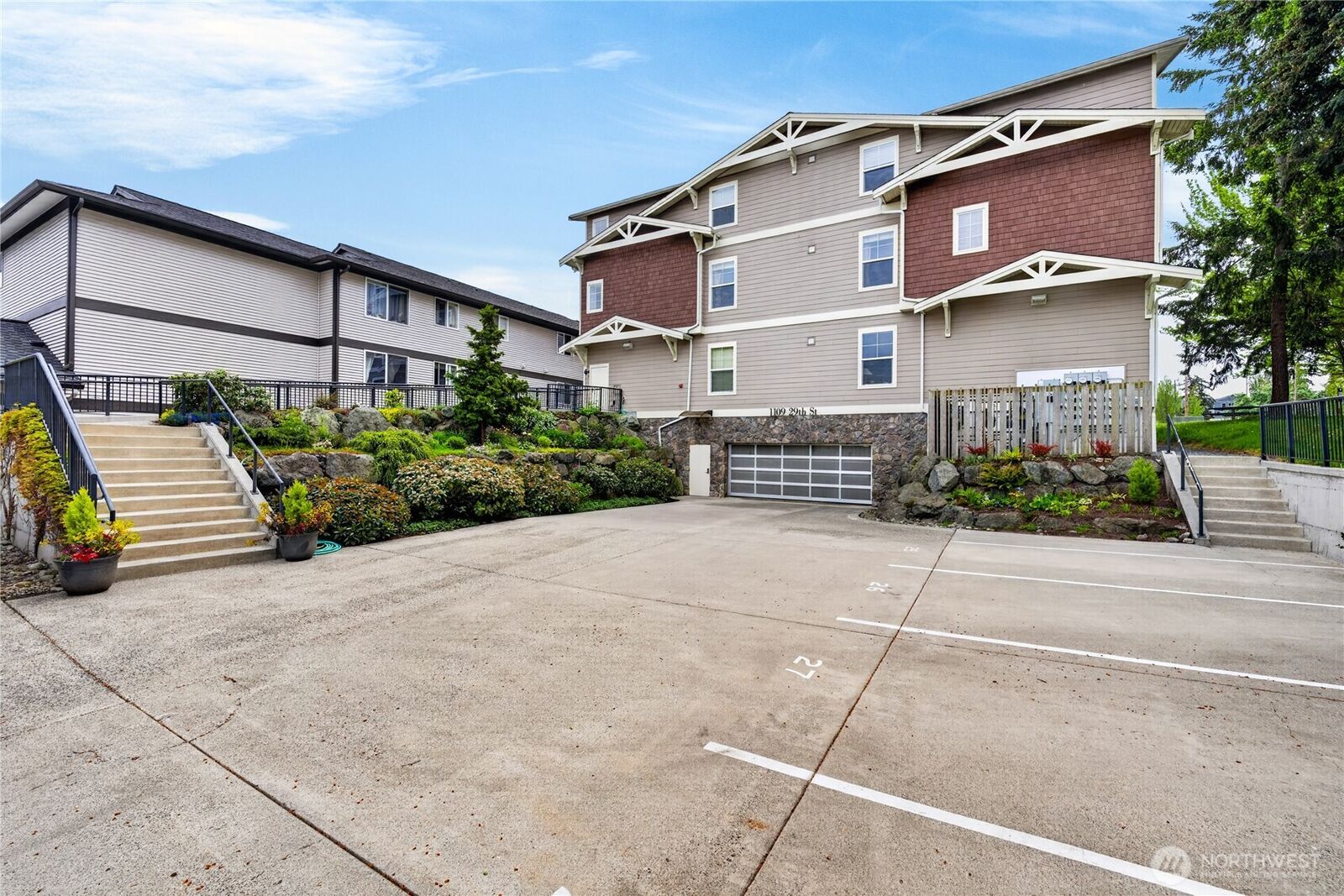 Property Photo:  1109  29th Street 301  WA 98221 