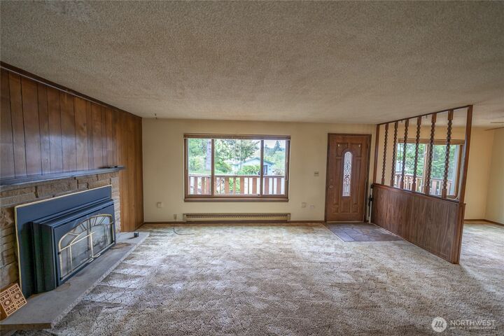 Property Photo:  729  7th Avenue  WA 98520 
