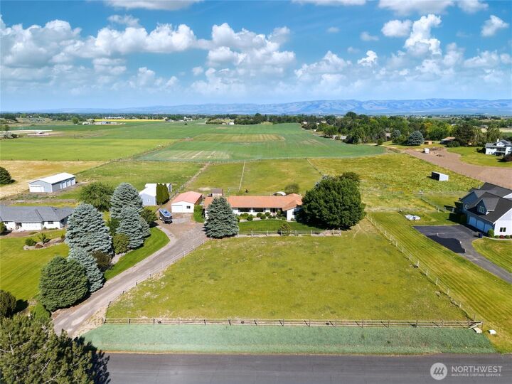 Property Photo: 94 Country Way WA 99362