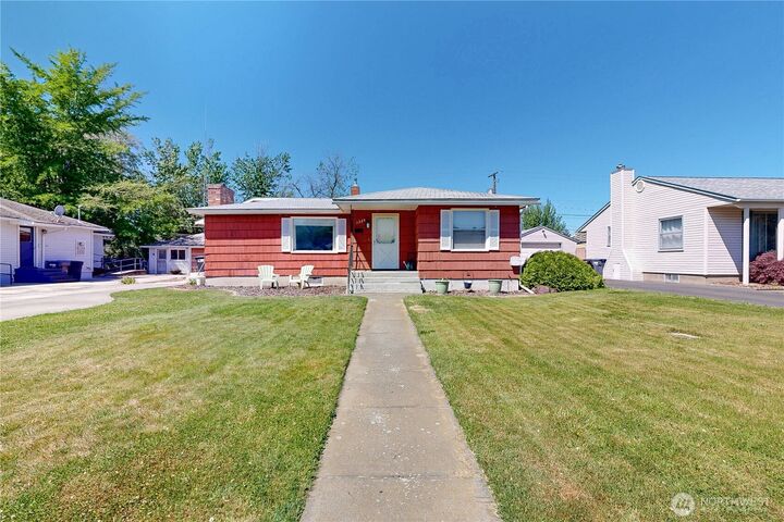 Property Photo:  1328  Modoc Street  WA 99362 