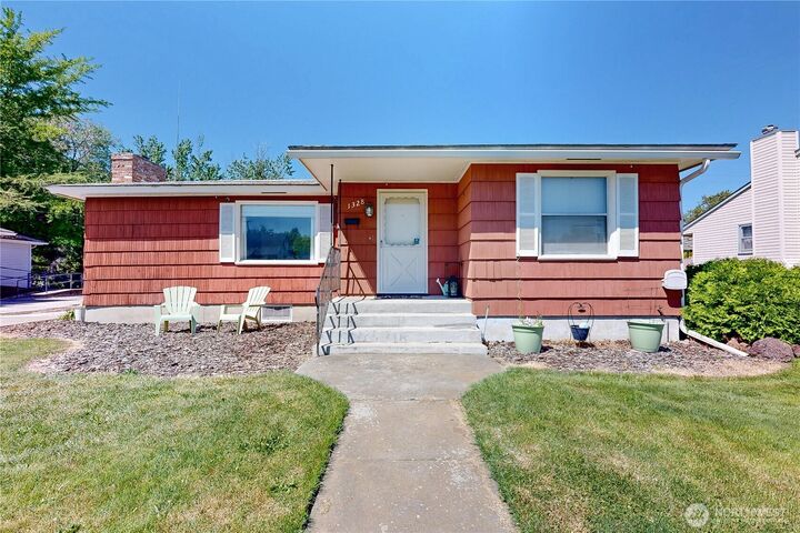 Property Photo: 1328 Modoc Street WA 99362