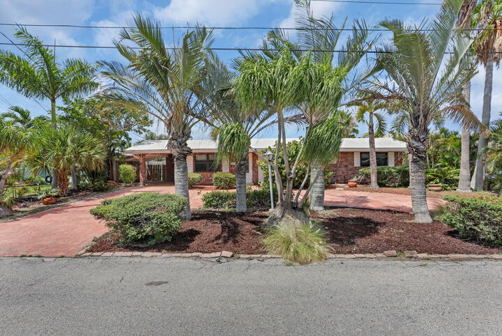 Property Photo:  1701 NE 63rd Court  FL 33334 