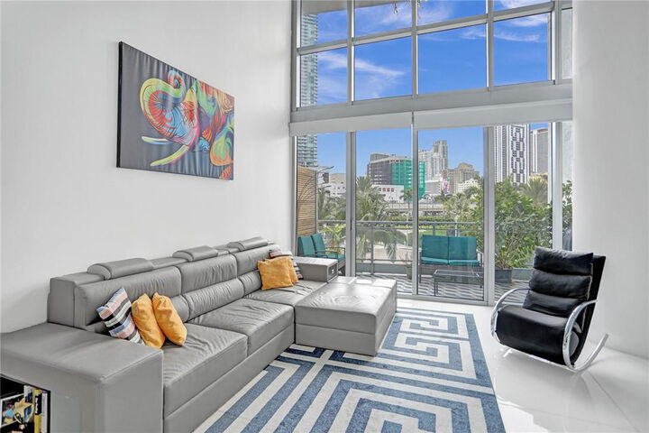 Property Photo:  90 SW 3rd Street Th300b  FL 33130 