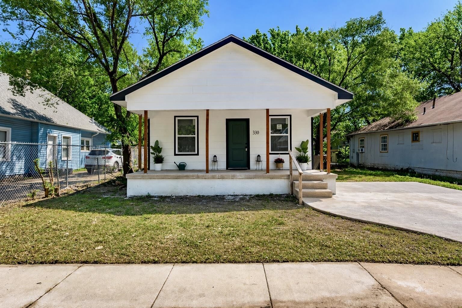 Property Photo:  330 N Ash St  KS 67214-4327 