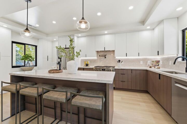 Property Photo:  2464 Carolina Avenue  CA 94061 