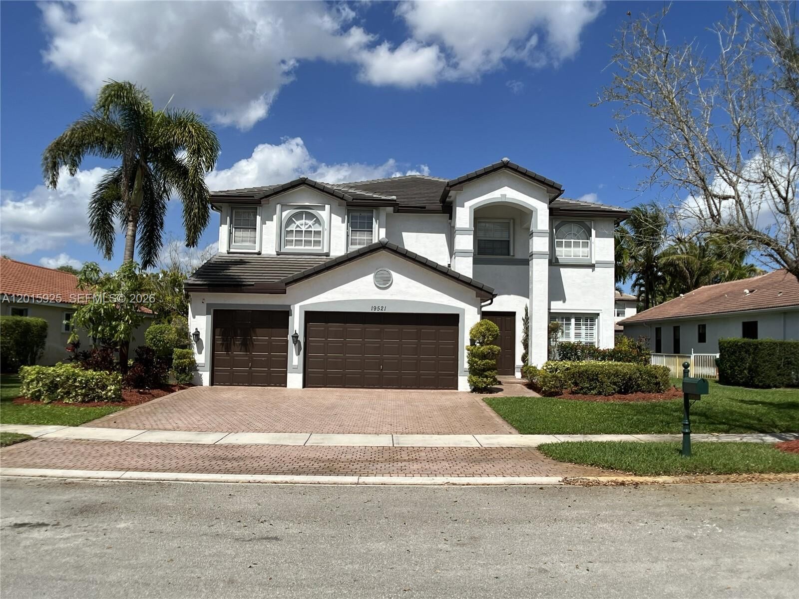 Property Photo: 19521 SW 39th Ct FL 33029