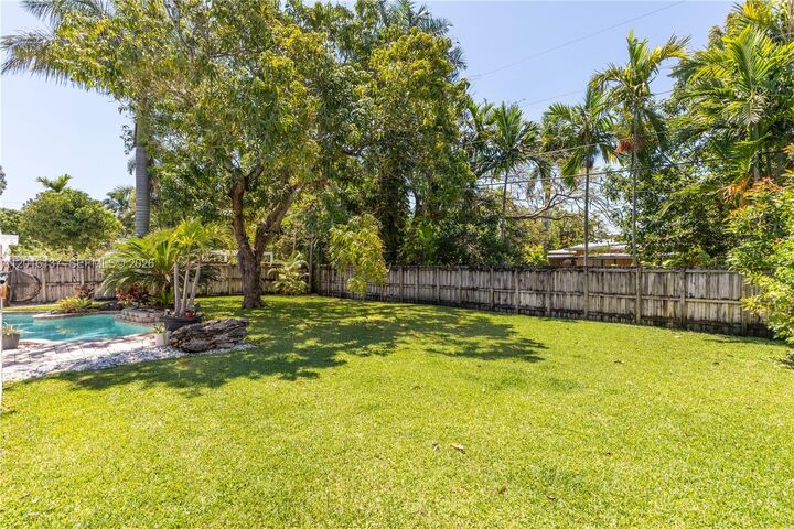 Property Photo:  2010 Alamanda Dr  FL 33181 