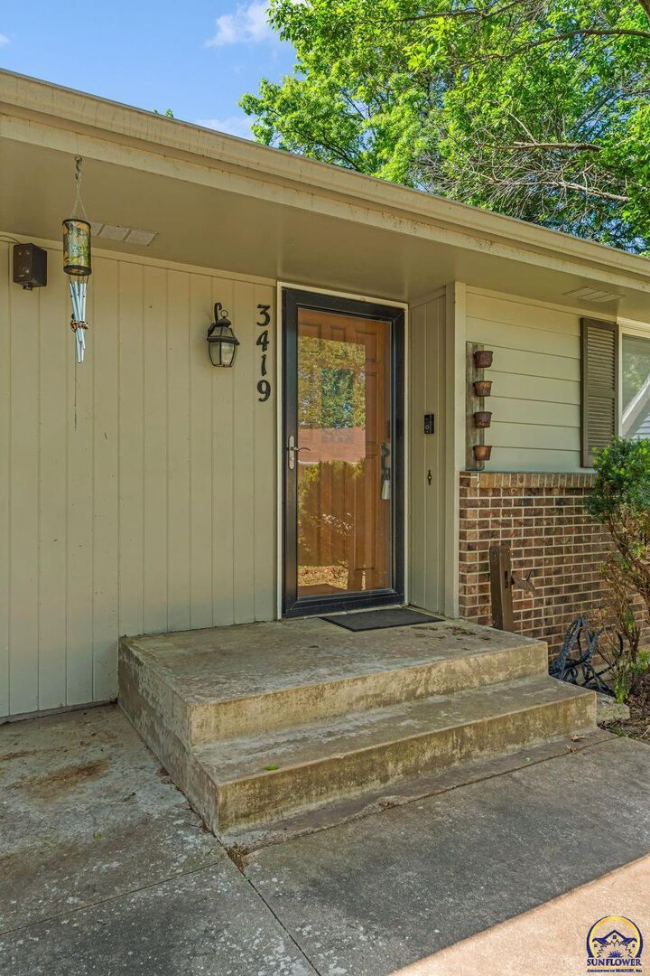 Property Photo:  3419 SE Arbor Ct  KS 66605 