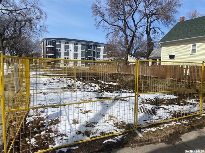 Property Photo:  718 Lansdowne Avenue  SK S7N 1E5 