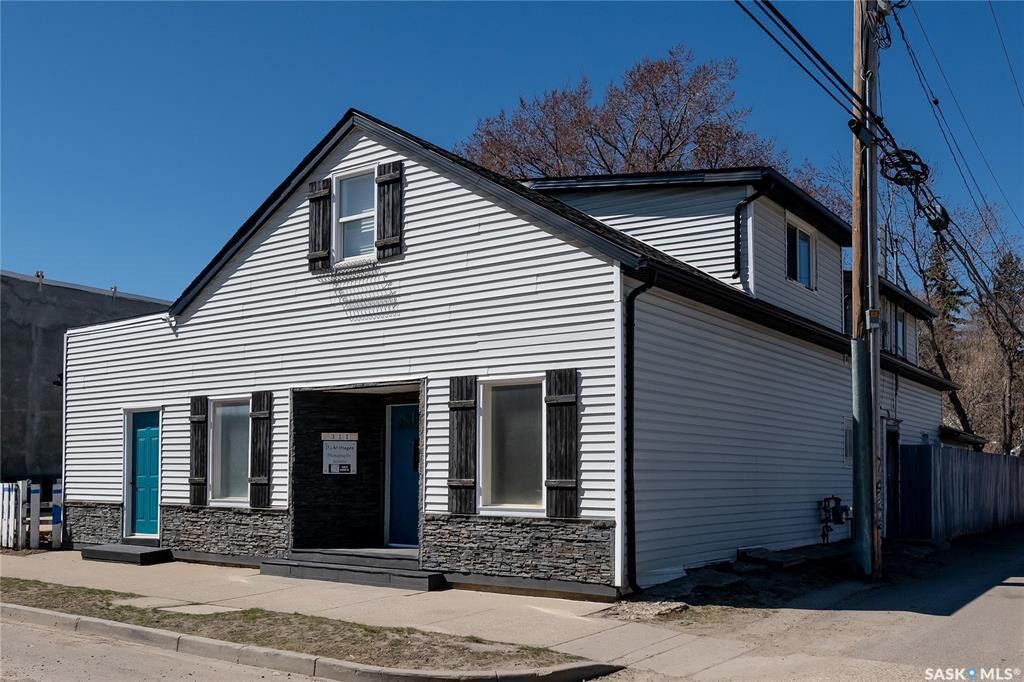 Property Photo: 311 F Avenue S SK S7M 1T7
