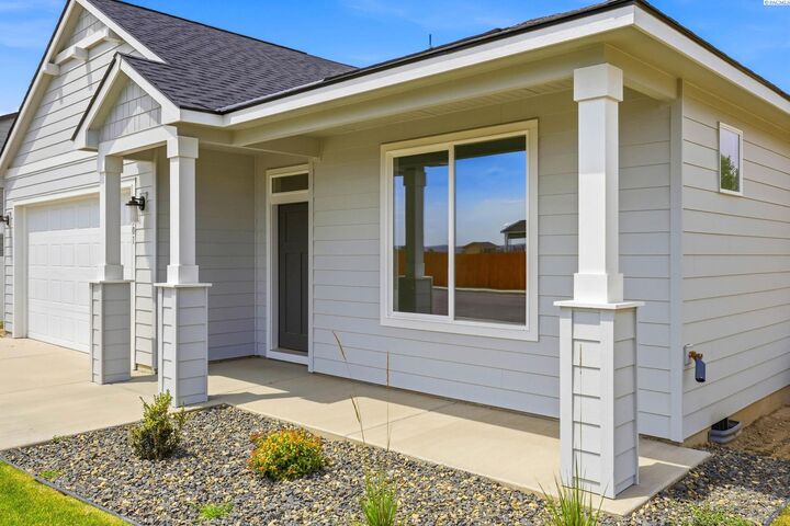 Property Photo:  501 Sapphire Ave  WA 98930 
