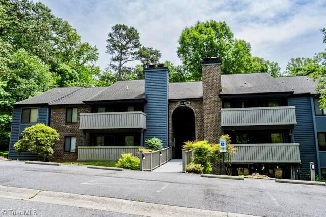 Property Photo:  2935 Oaktop Circle  NC 27410 