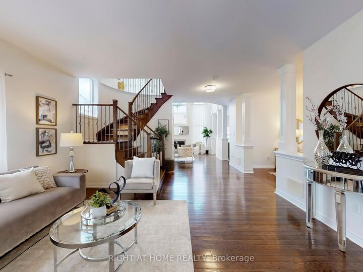 Property Photo:  20 Charlemagne Avenue  ON L4M 0A7 