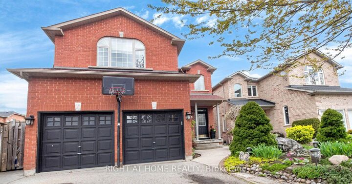 Property Photo: 5956 Rayshaw Crescent ON L5M 2P2