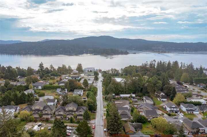 Property Photo:  1914 Maple Ave S  BC V9Z 0N9 