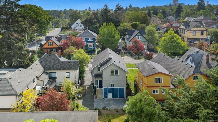 Property Photo:  1622 Camosun St  BC V8T 3E6 