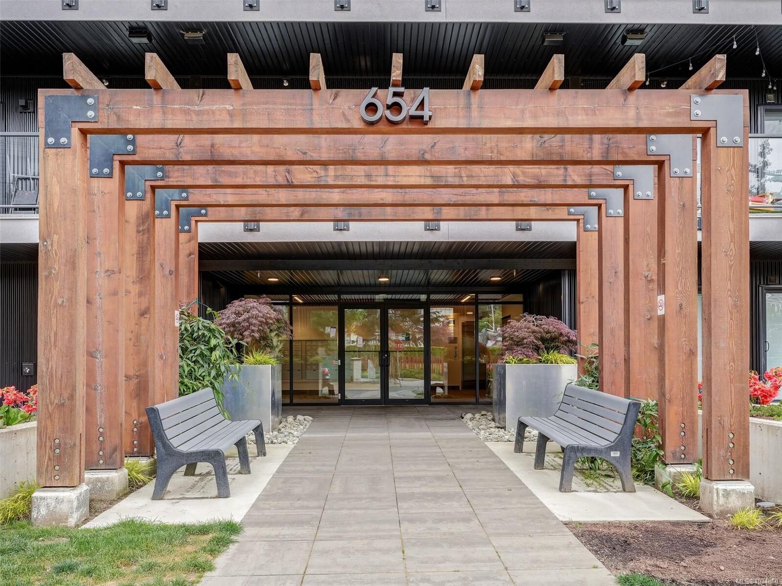 Property Photo:  654 Granderson Rd 404  BC V9B 7B9 
