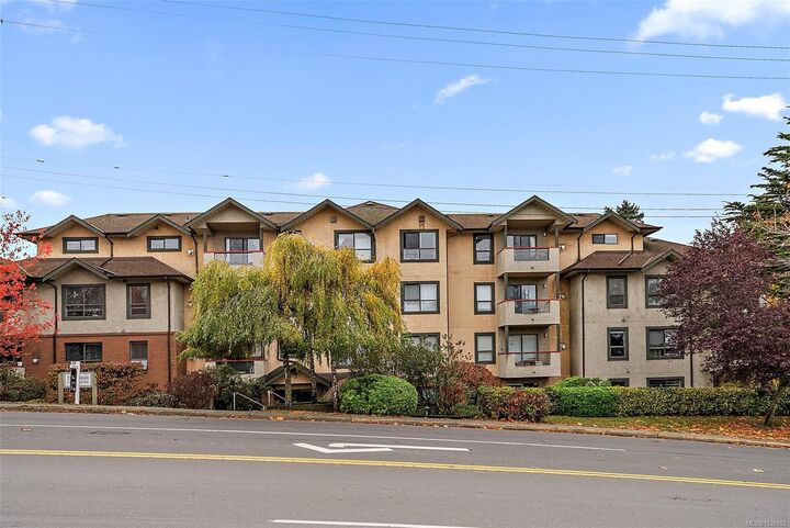 Property Photo:  7 Gorge Rd W 202  BC V9A 1L9 