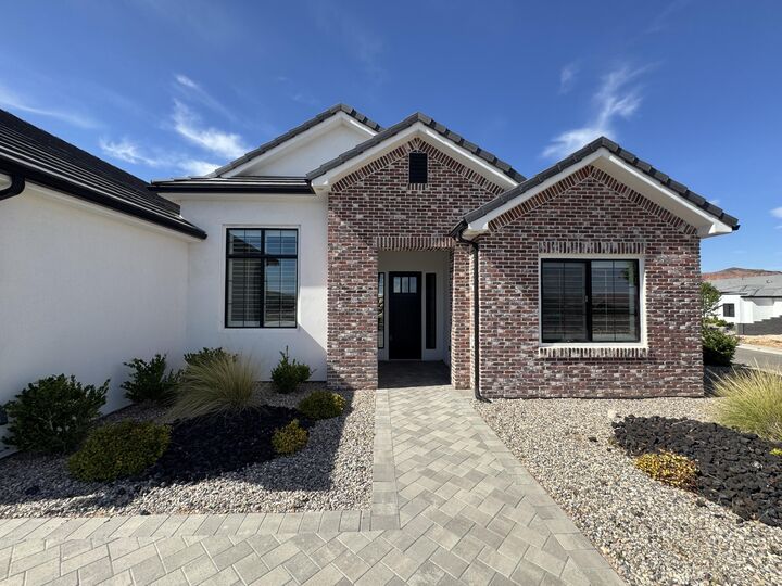 Property Photo:  716 W Sunny Ledge Dr  UT 84780 