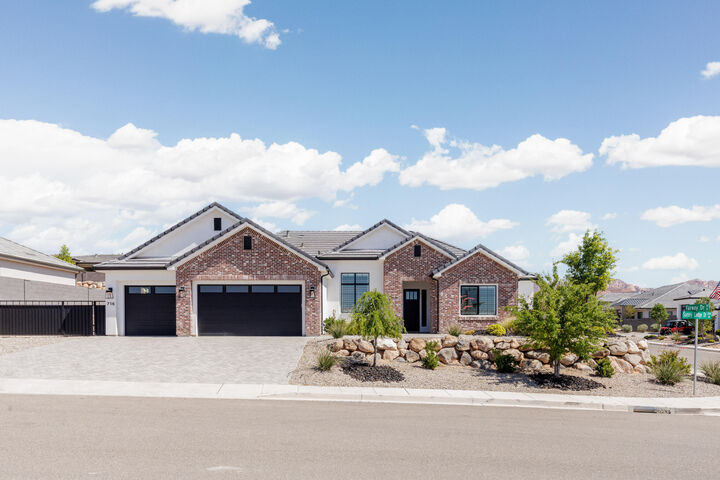 Property Photo:  716 W Sunny Ledge Dr  UT 84780 