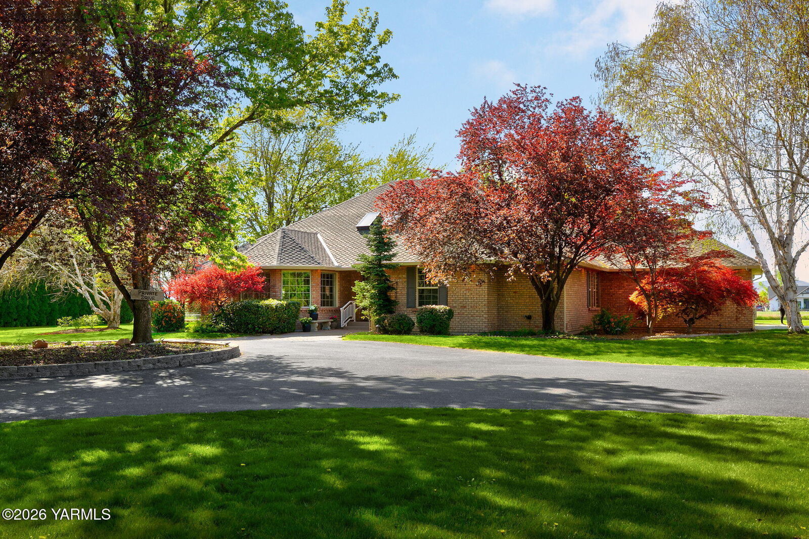 Property Photo: 621 S Friedline Rd WA 98908
