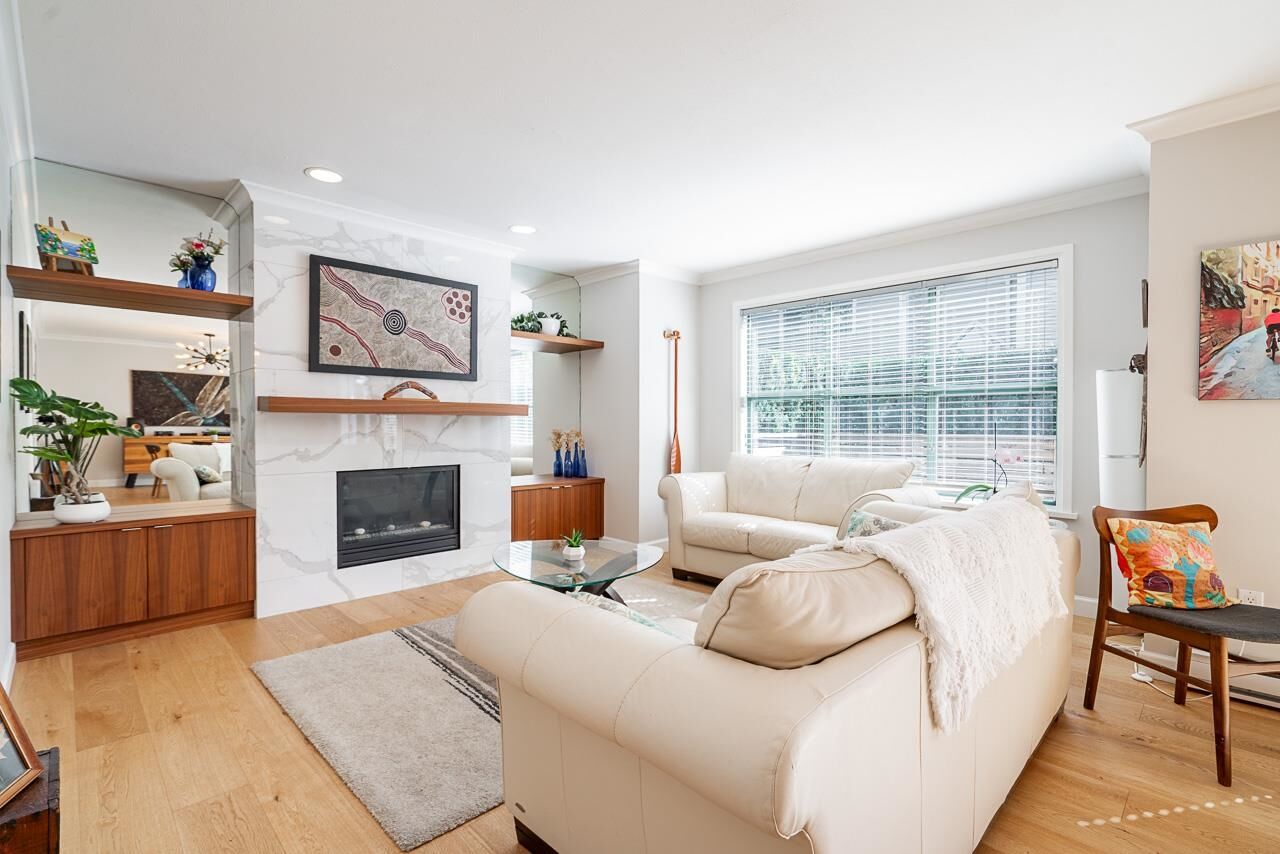 Property Photo:  229 E 8th Street 11  BC V7L 1Y9 